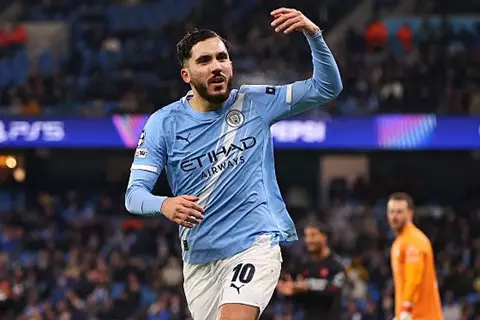 ريان شرقي: الفوز يقربنا من أرسنال في صدارة الدوري